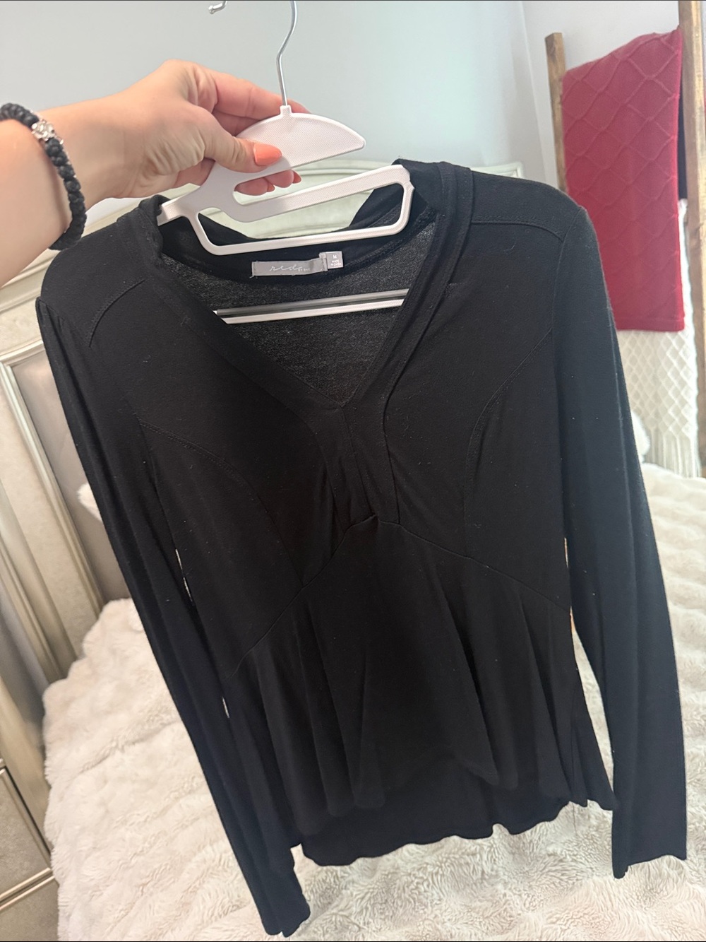 Red by BKE Black Long-Sleeve V-Neck Top Medium